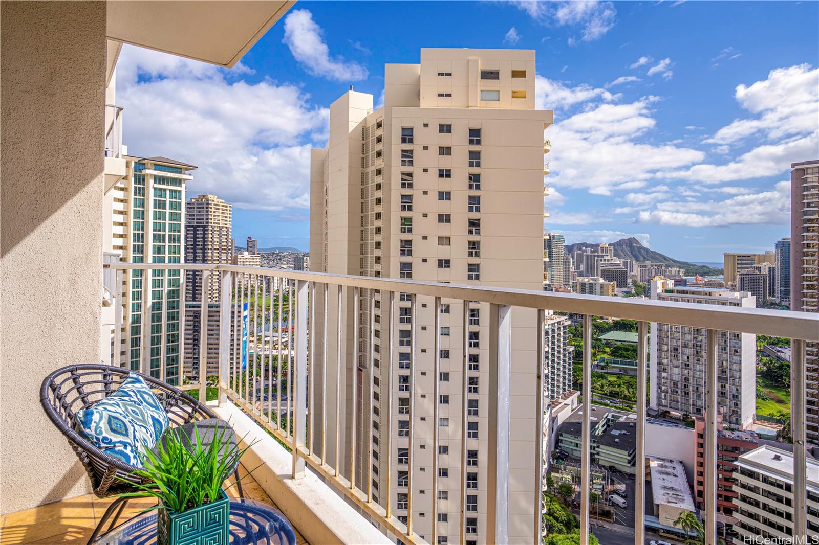 400 Hobron Lane #3009, Honolulu, HI 96815