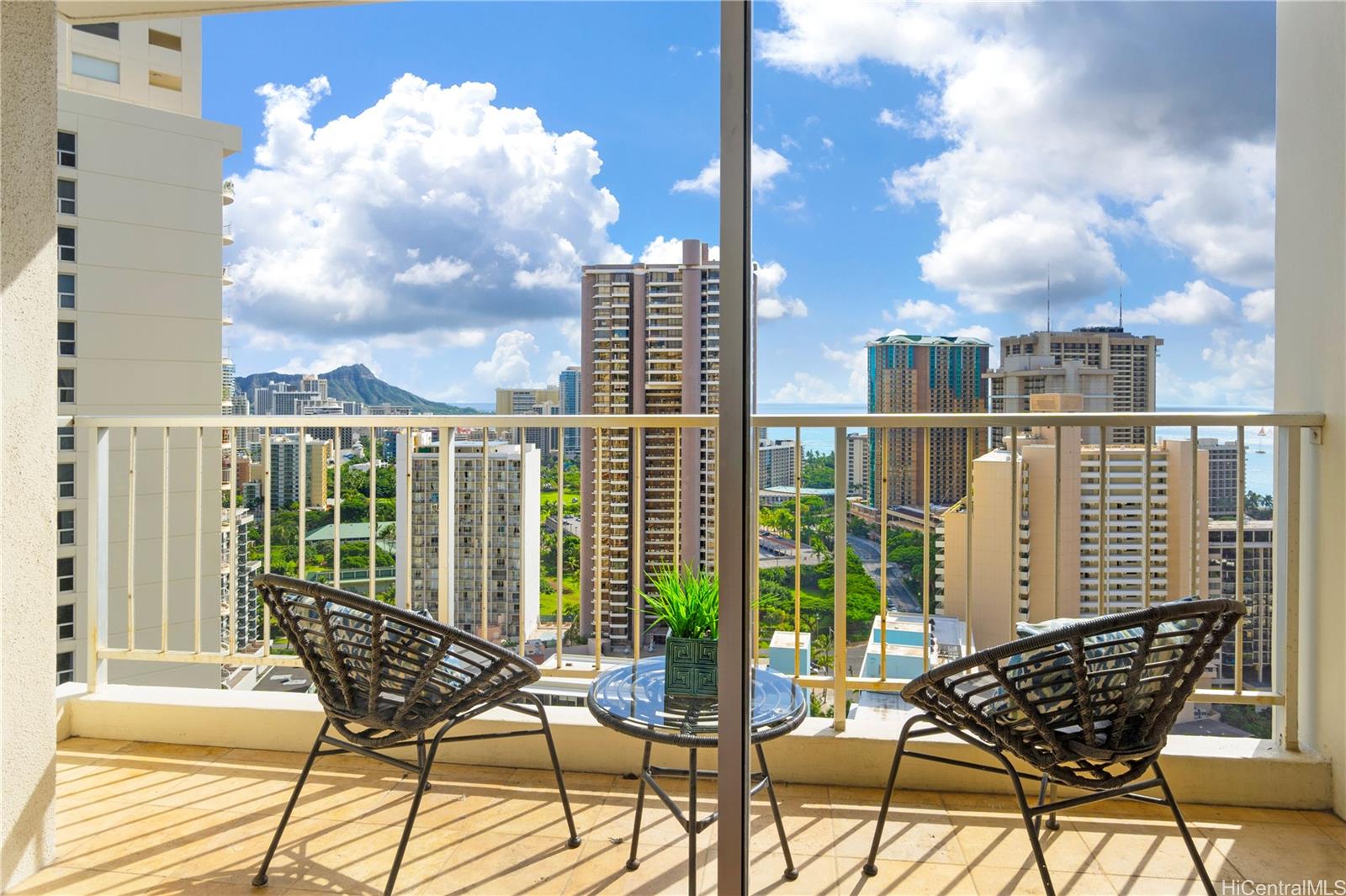 400 Hobron Lane #3009, Honolulu, HI 96815