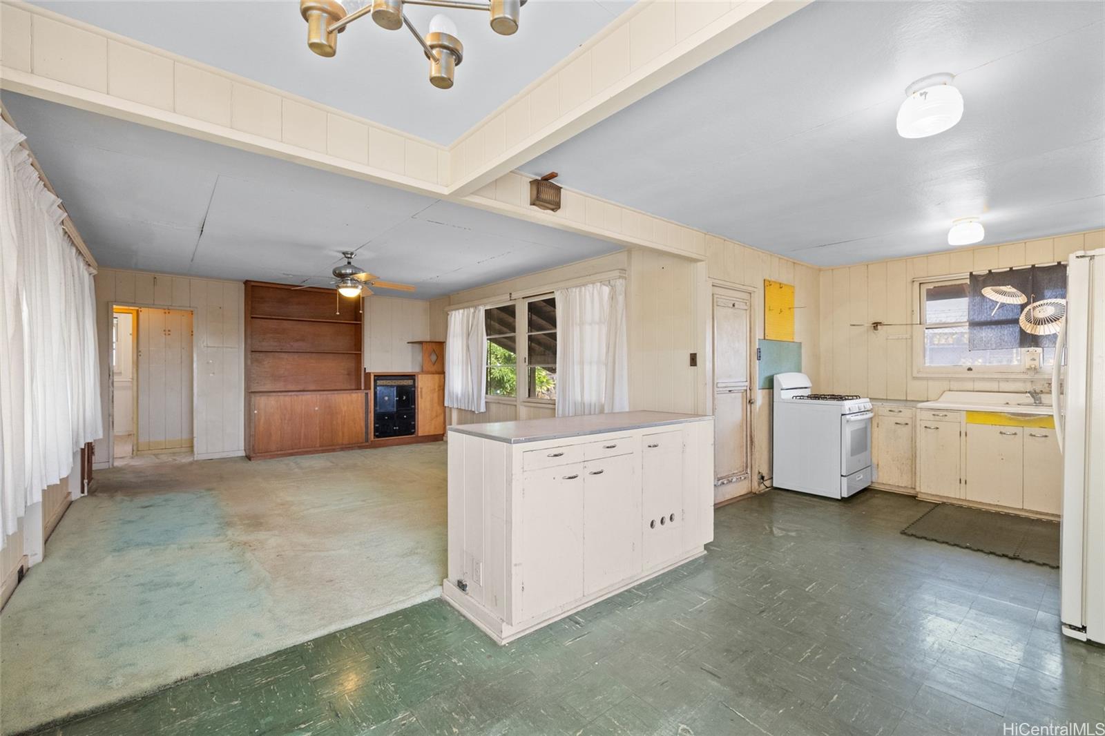 2452 Lakoloa Place Honolulu, HI 96819