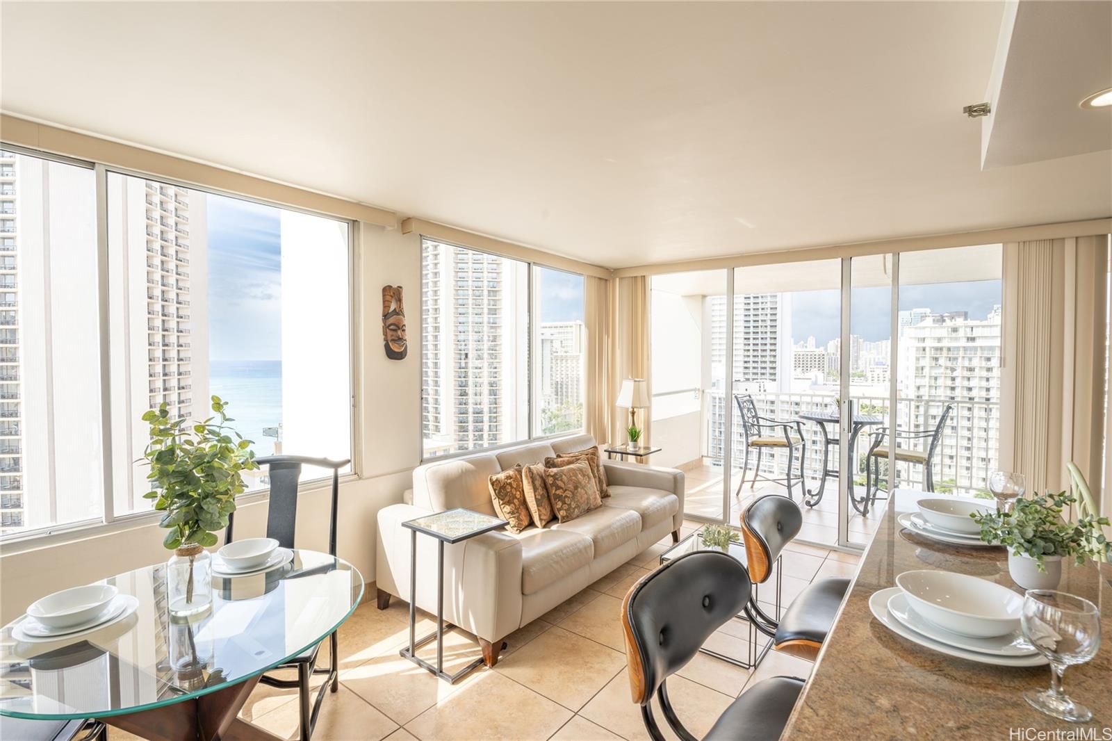 2427 Kuhio Avenue #1803, Honolulu, HI 96815