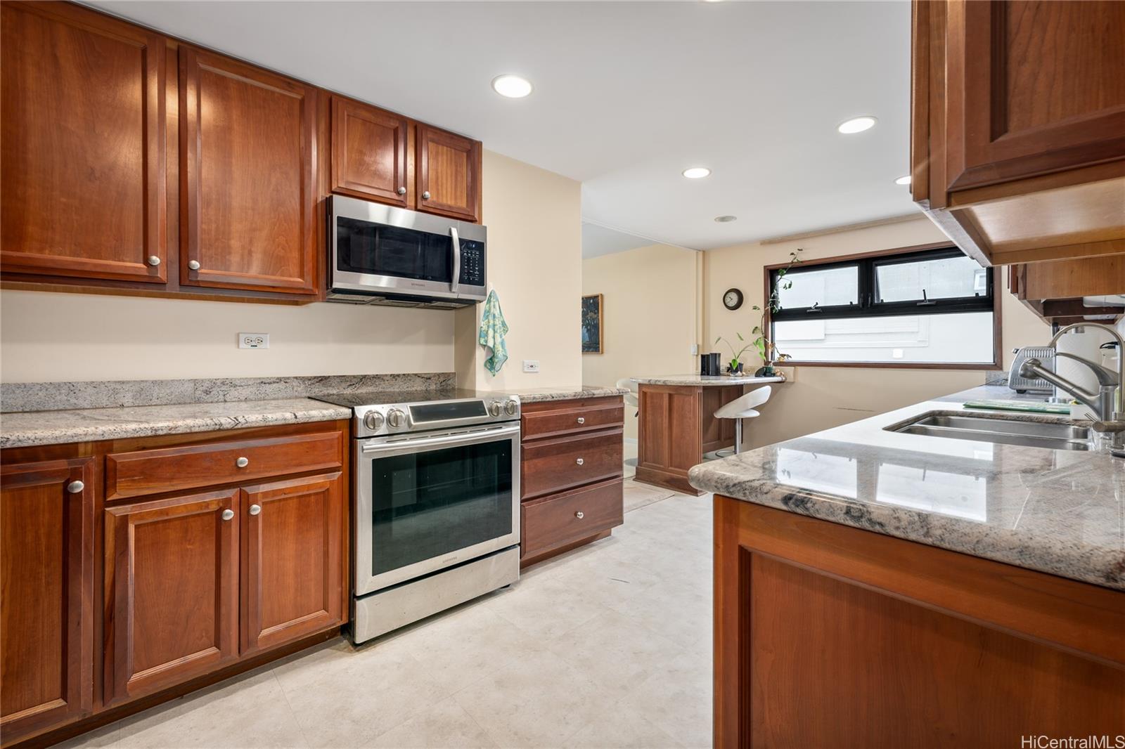 3003 8A KALAKAUA Avenue #8A, Honolulu, HI 96815