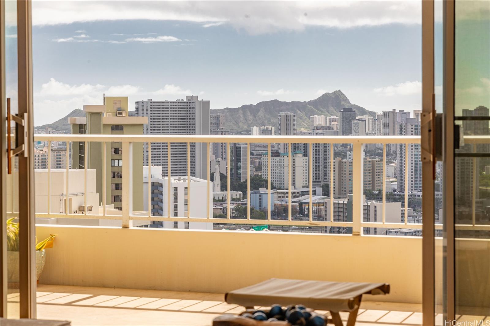 999 Wilder Avenue #903, Honolulu, HI 96822