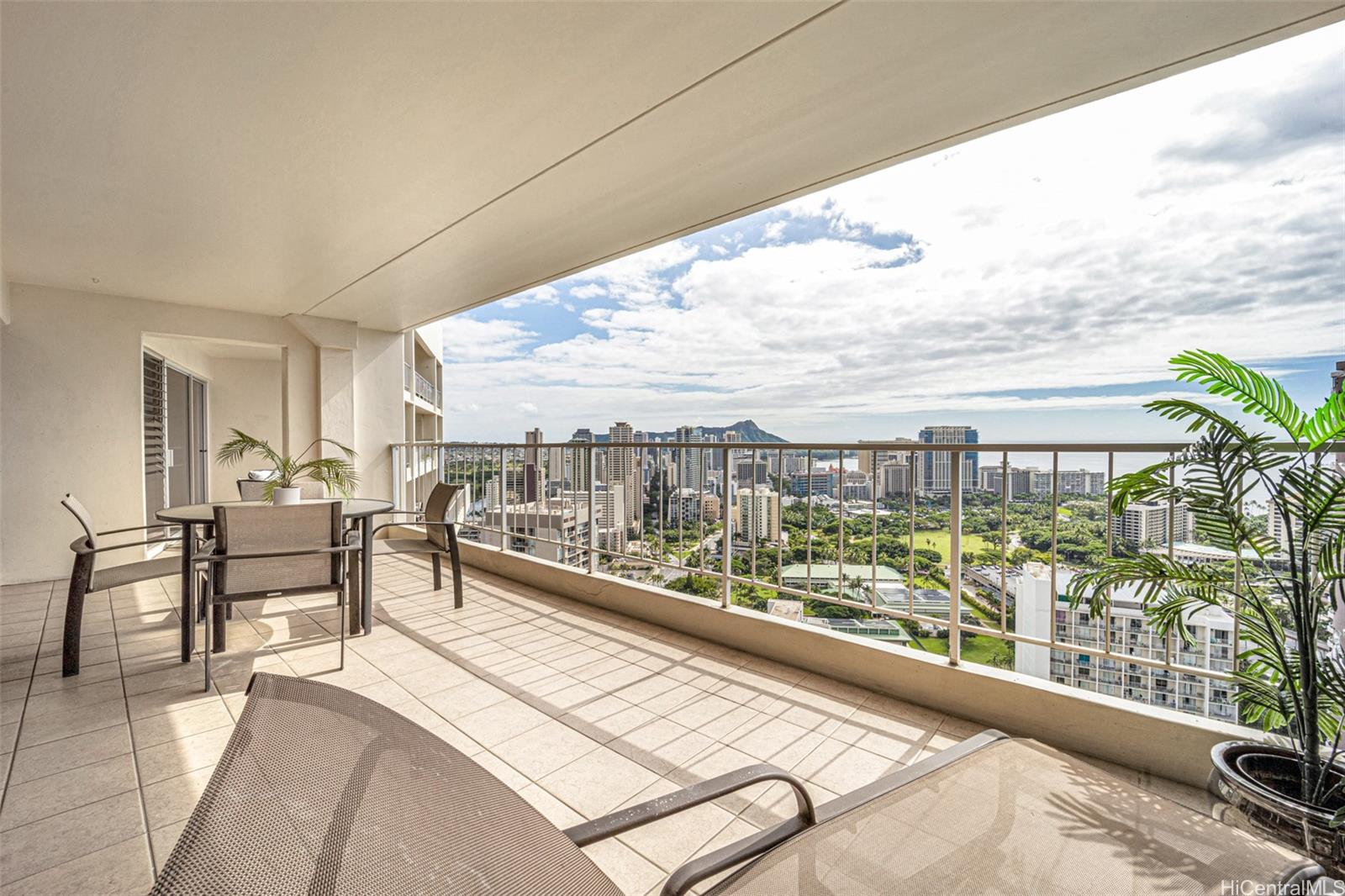 469 Ena Road #3704, Honolulu, HI 96815