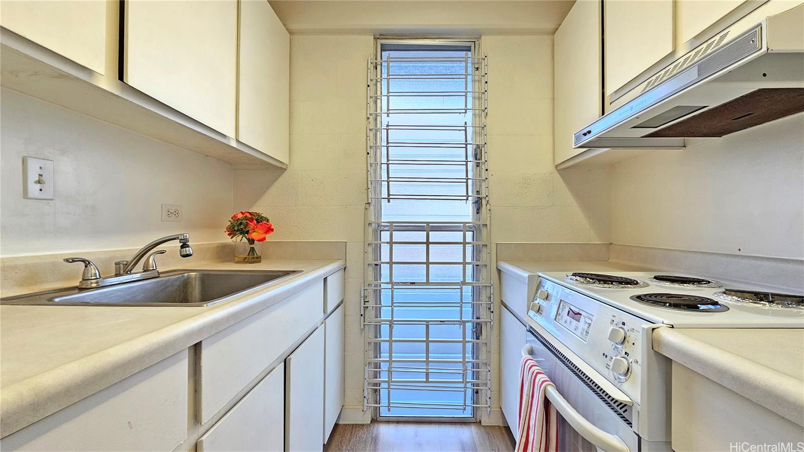 1670 Kalakaua Avenue #403, Honolulu, HI 96826