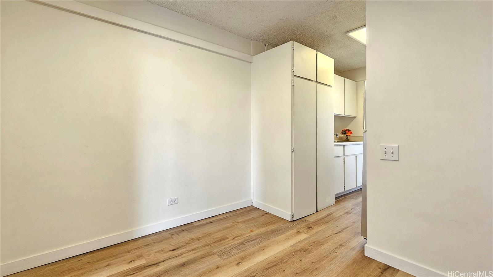 1670 Kalakaua Avenue #403, Honolulu, HI 96826