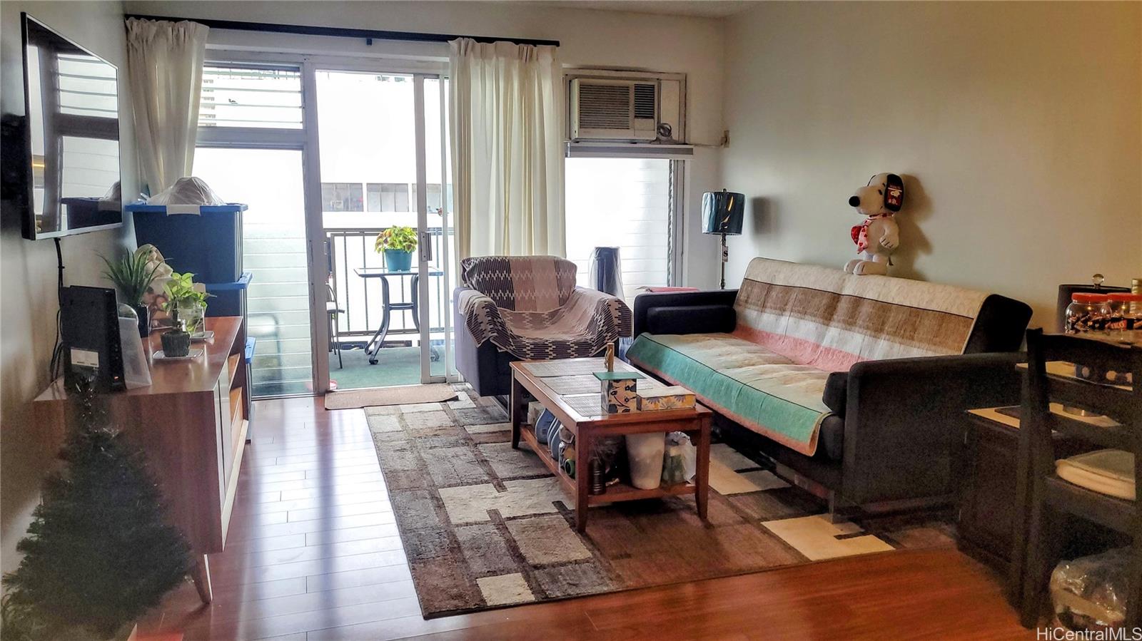 2465 Kuhio Avenue #910, Honolulu, HI 96815