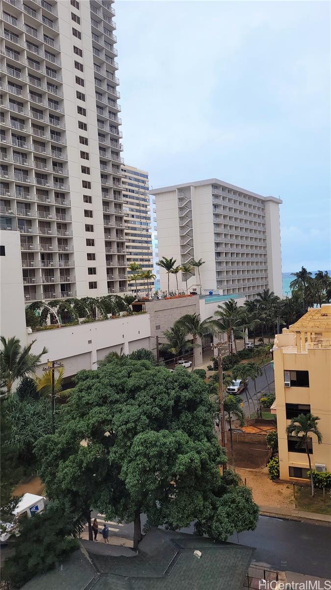 2465 Kuhio Avenue #910, Honolulu, HI 96815