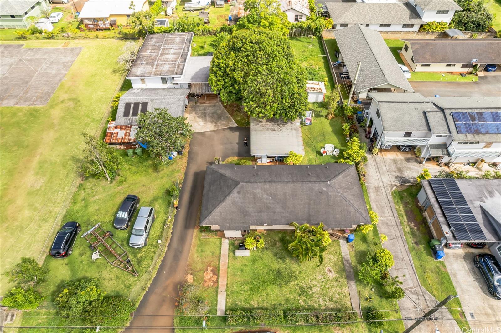 32 Hauola Avenue Wahiawa, HI 96786