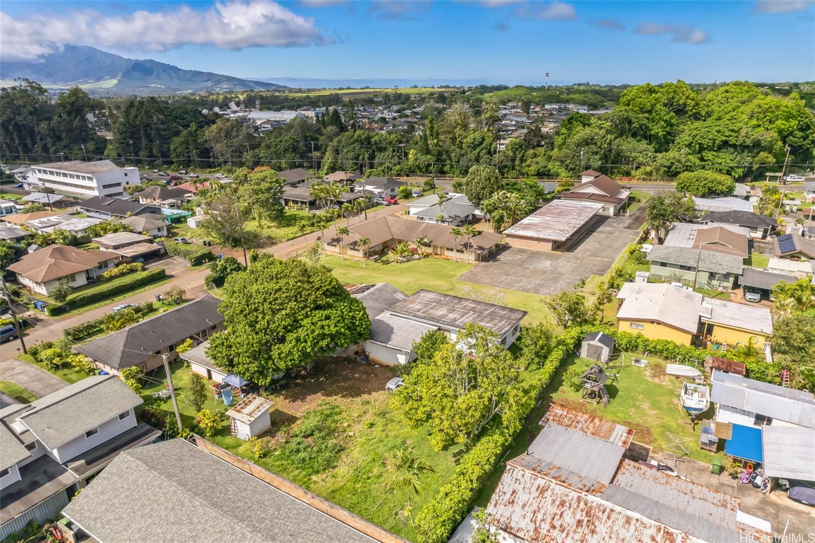 32 Hauola Avenue Wahiawa, HI 96786