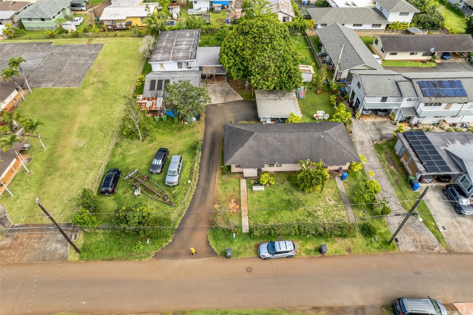 32 Hauola Avenue Wahiawa, HI 96786