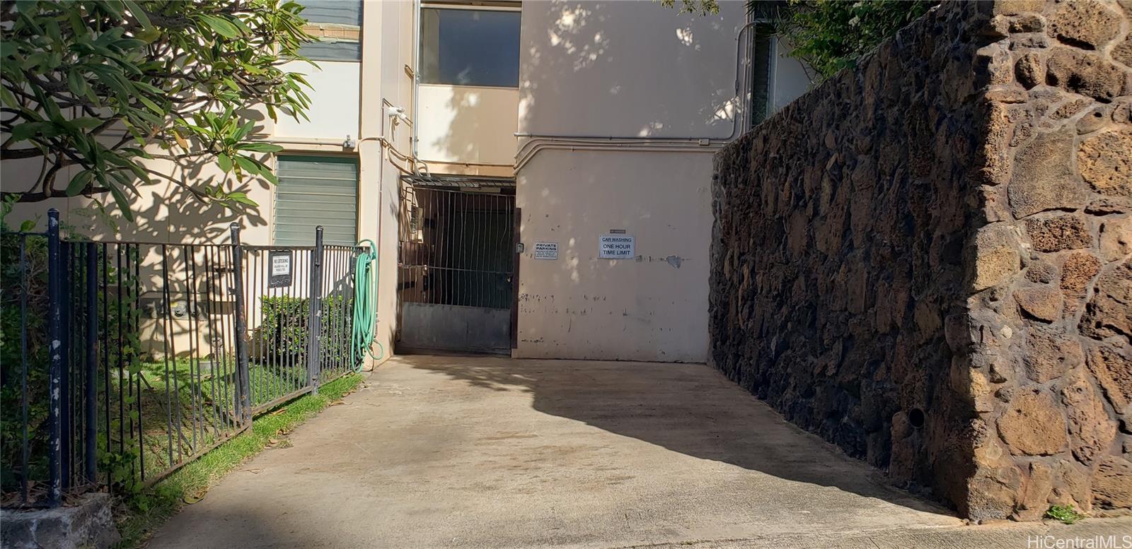 1031 Ala Napunani Street #204, Honolulu, HI 96818