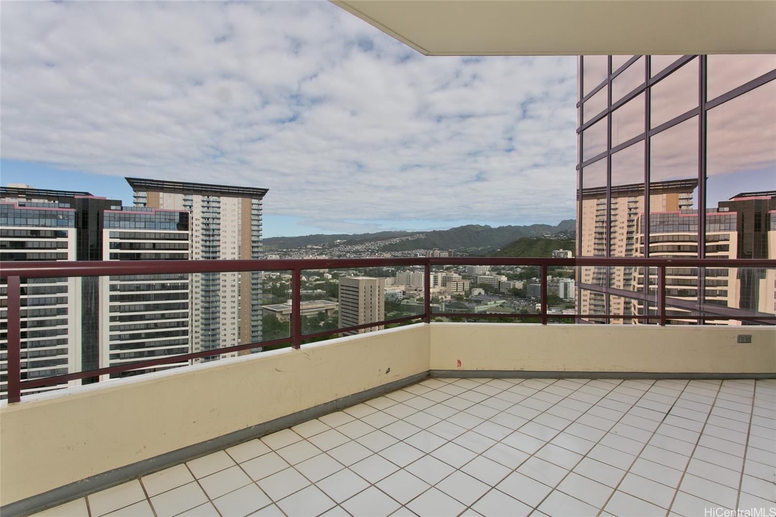 725 Kapiolani Boulevard #3304, Honolulu, HI 96813