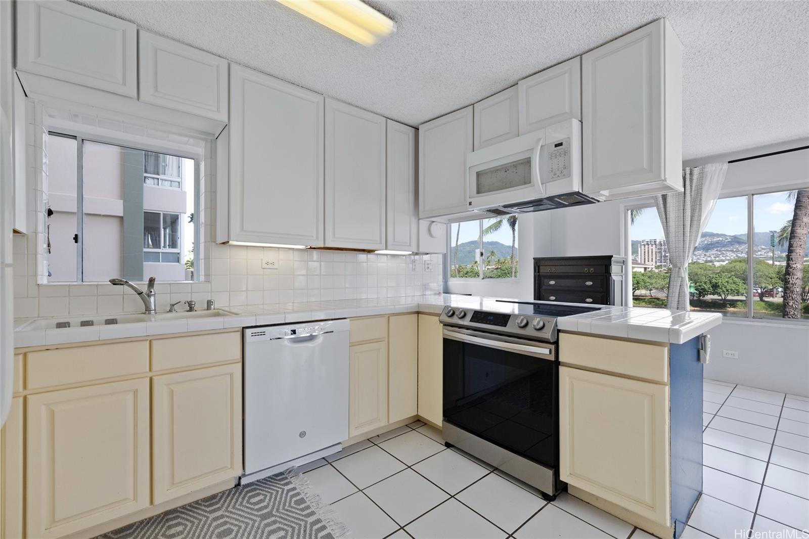 2547 Ala Wai Boulevard #202, Honolulu, HI 96815