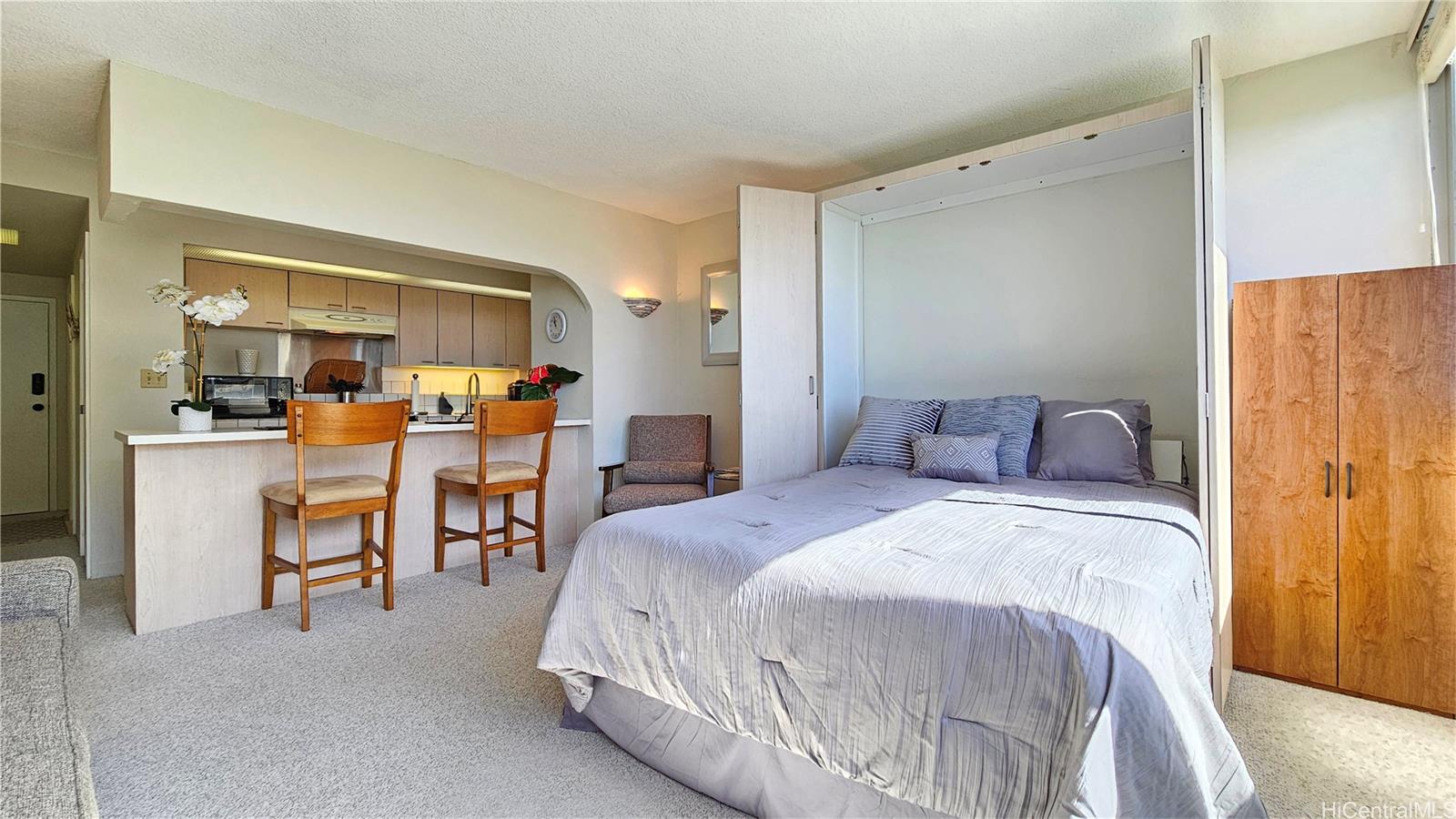 2500 Kalakaua Avenue #1606, Honolulu, HI 96815