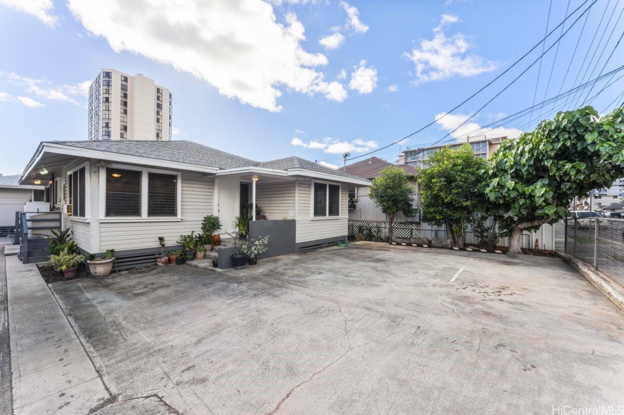 2113 Date Street Honolulu, HI 96828