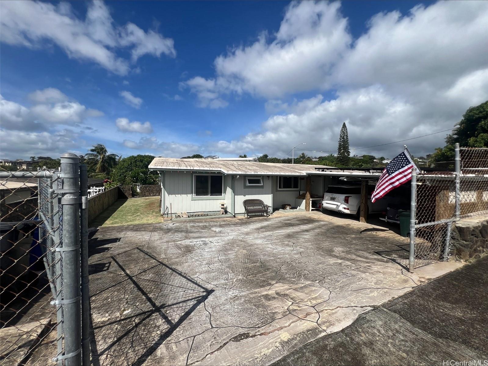 2212 Amikuku Place Pearl City, HI 96782