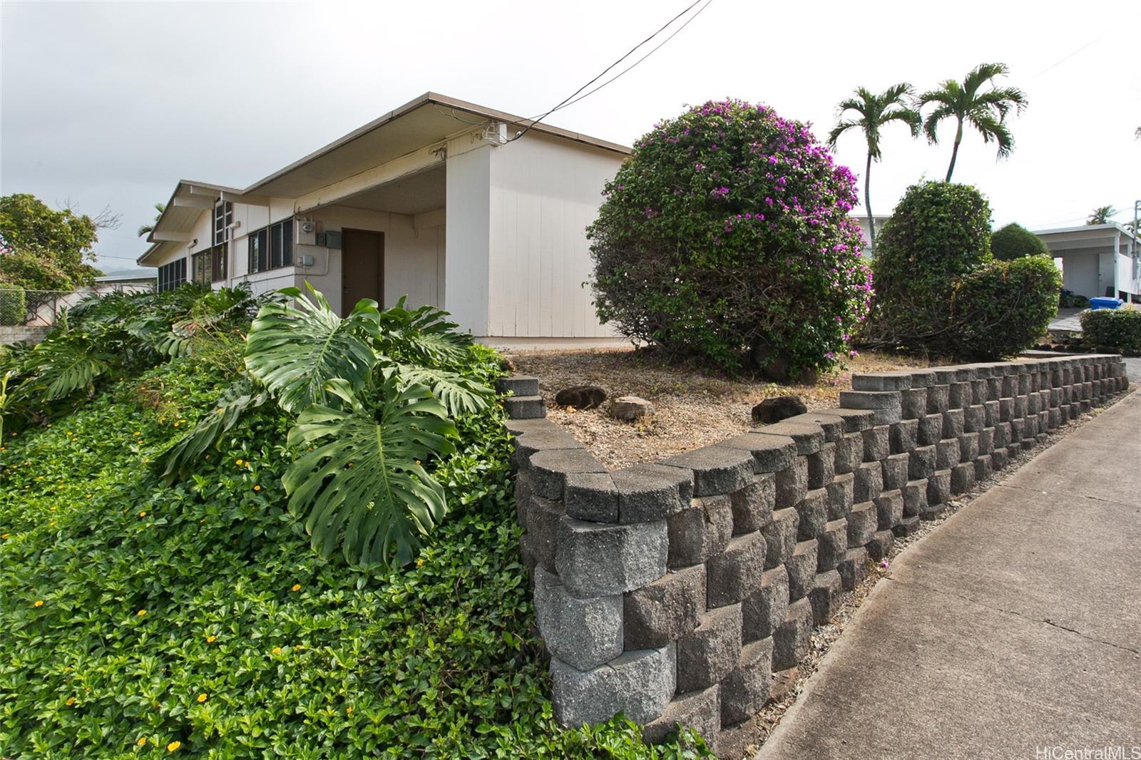 4390 Halupa Street Honolulu, HI 96818