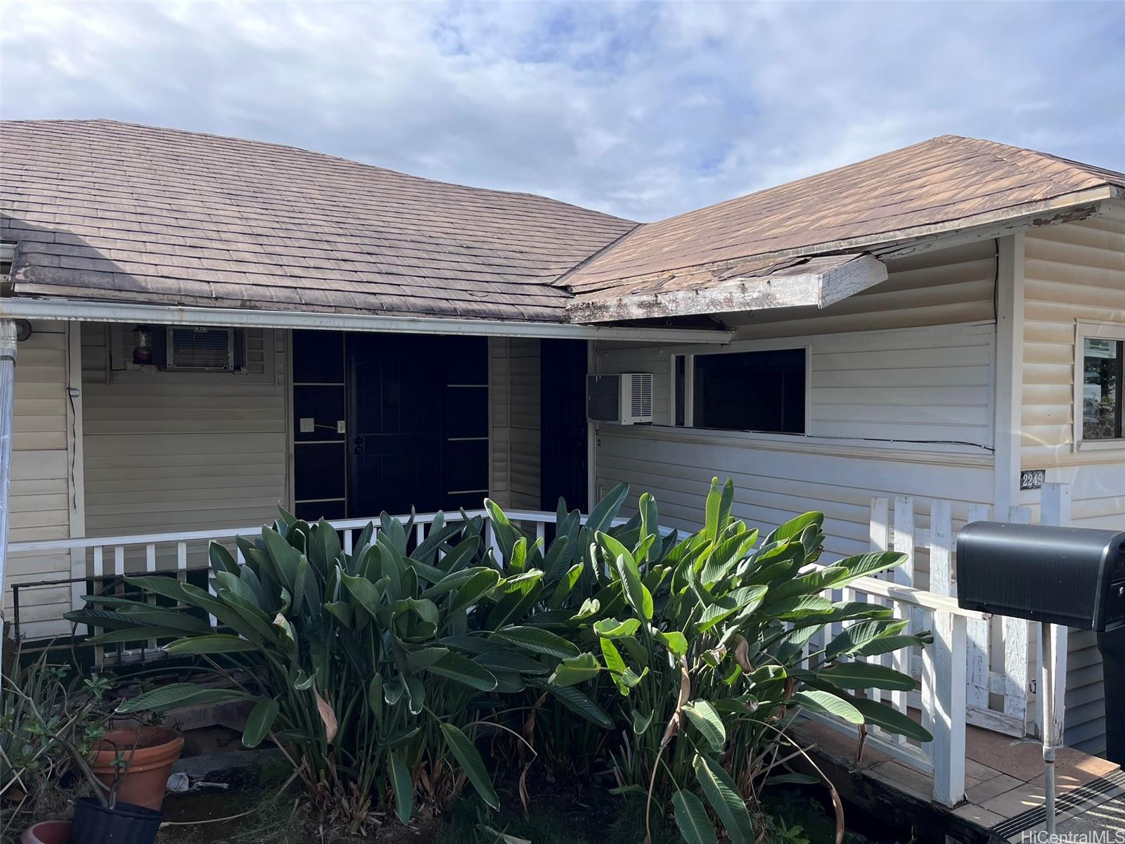 2249 Makanani Drive Honolulu, HI 96817