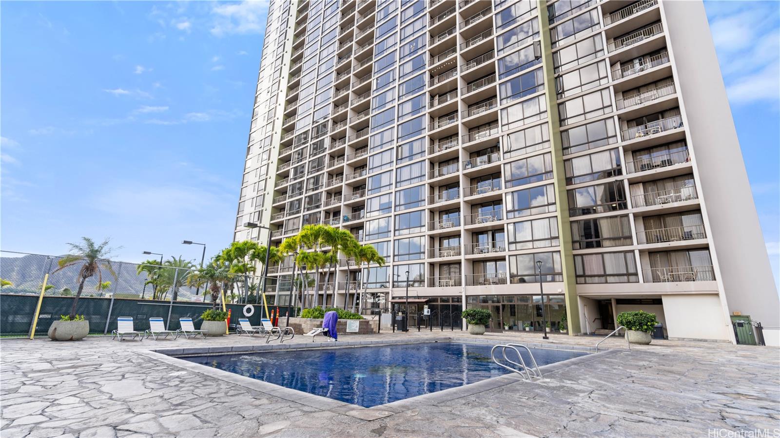 229 Paoakalani Street #1012, Honolulu, HI 96815