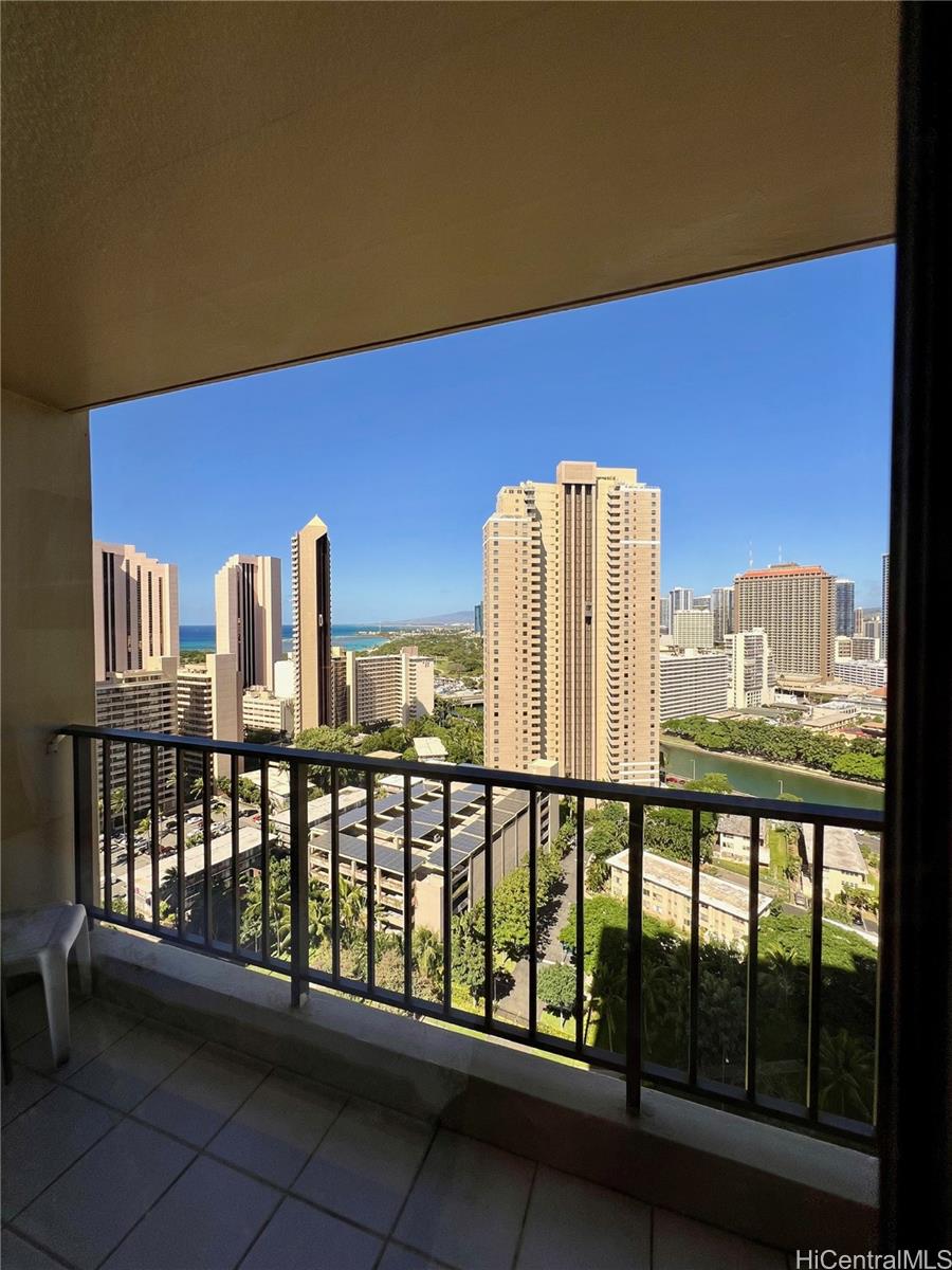 411 Hobron Lane #2512, Honolulu, HI 96815