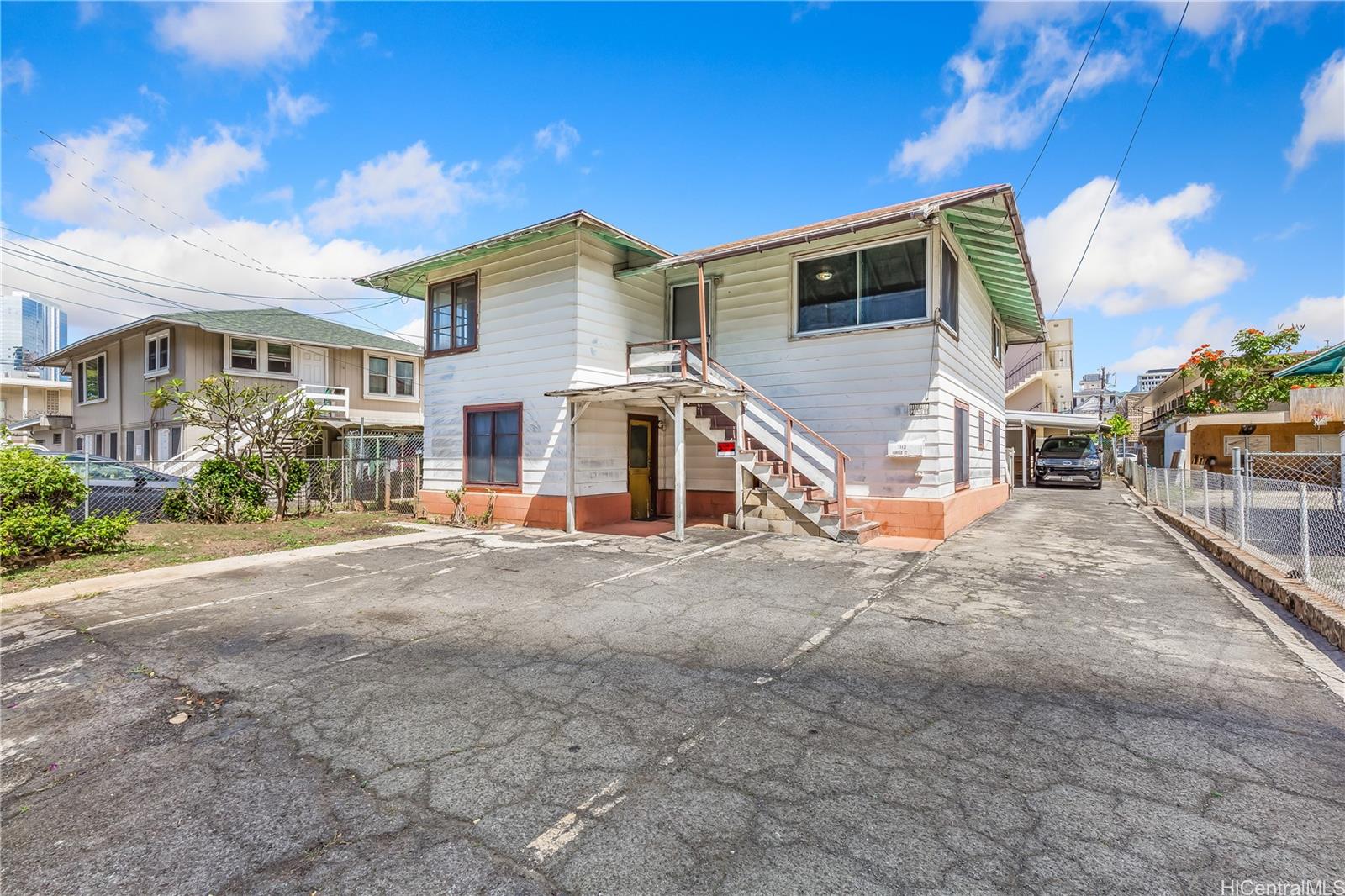 1112 Kamaile Street Honolulu, HI 96814