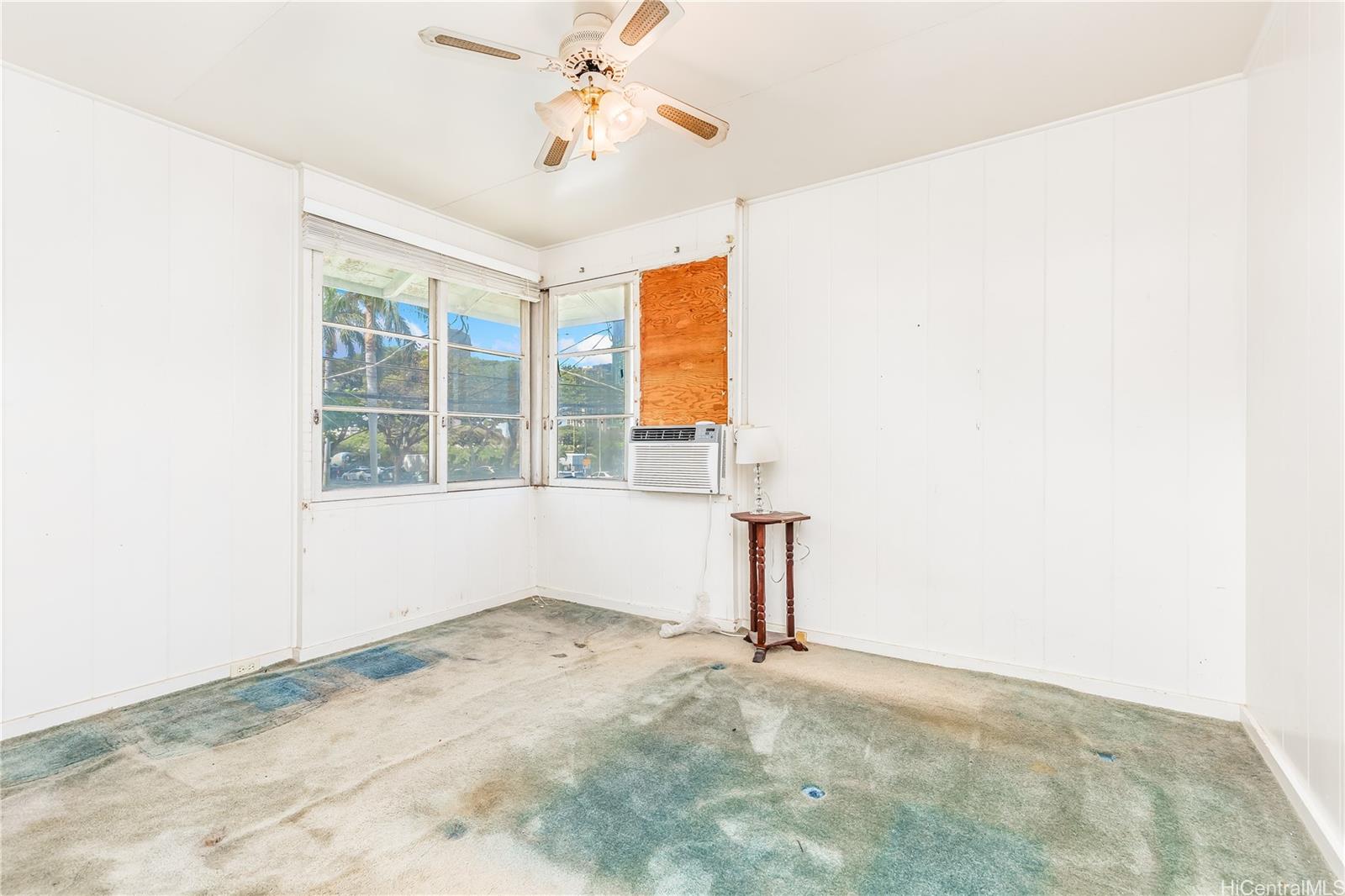 1112 Kamaile Street Honolulu, HI 96814