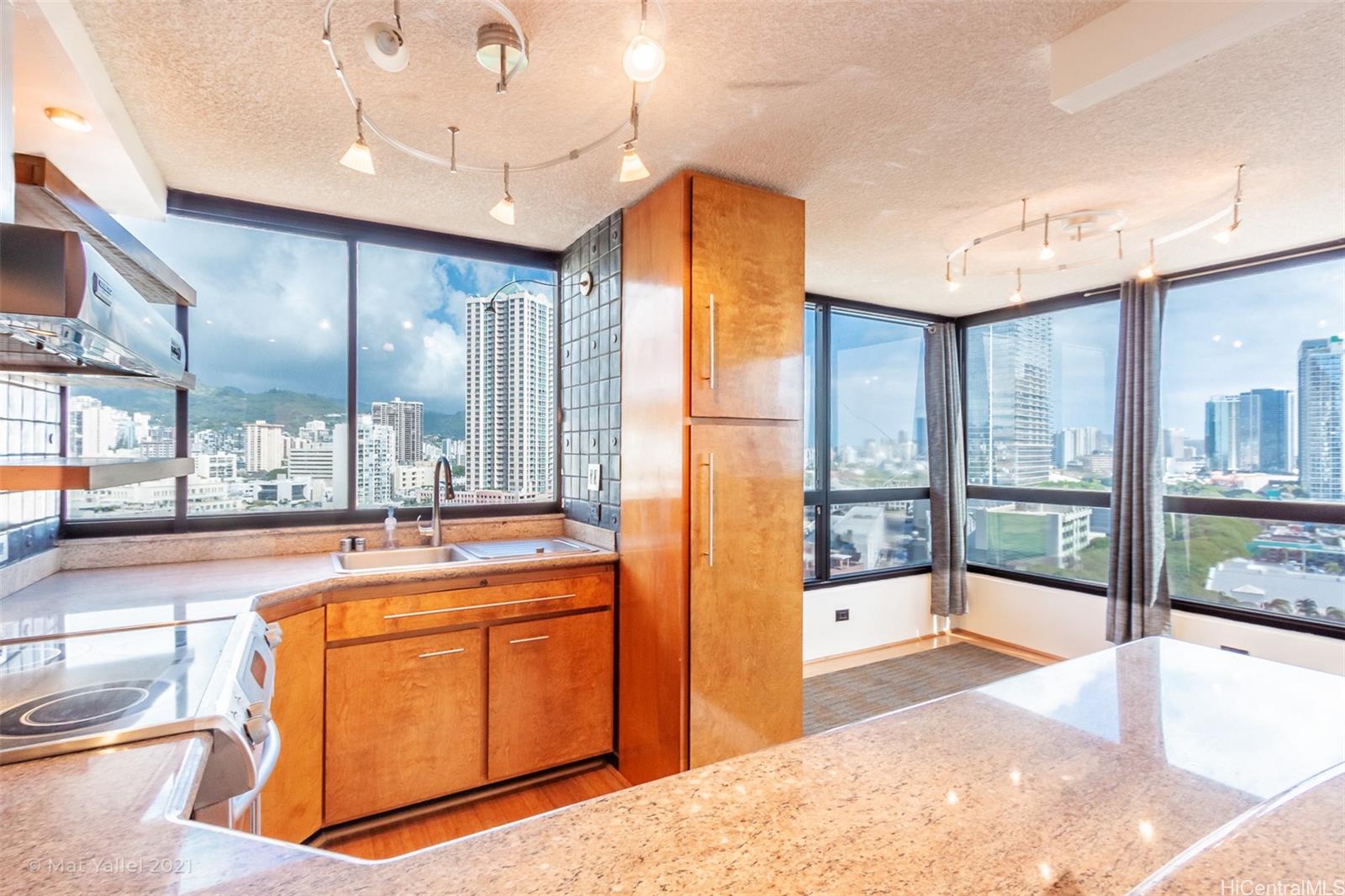 876 Curtis Street #1803, Honolulu, HI 96813