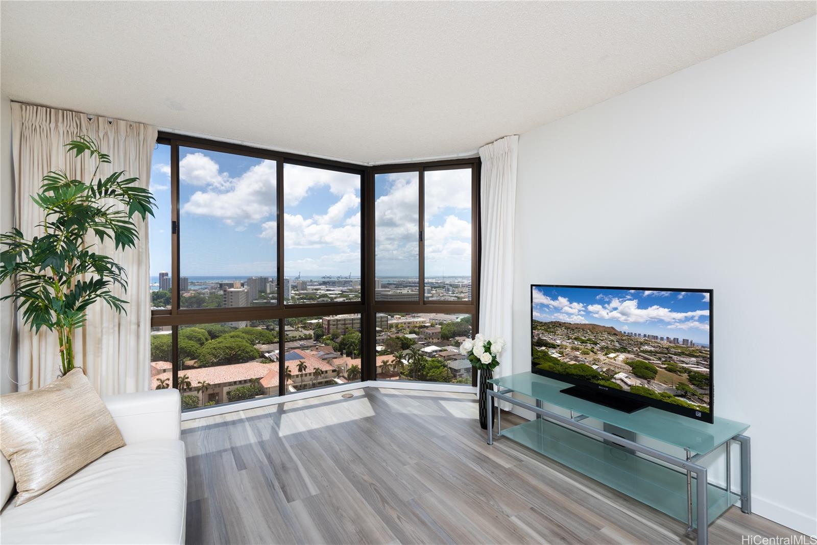 2040 Nuuanu Avenue #1706, Honolulu, HI 96817